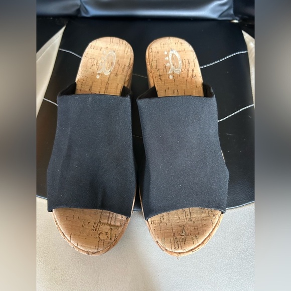 Women's Black Wedge Sandals - Picture 6 of 6